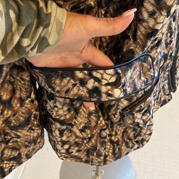 Chicos’s Queen Of Elegance Margaret Faux Fur Jacket - Picture 5 of 11